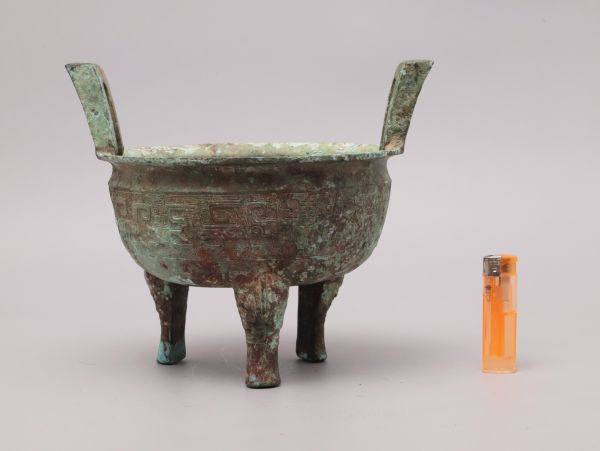 A314. 中国美術 青銅饕餮文三脚瓶掛 鼎 火鉢 高さ22cm / 時代古玩祭器