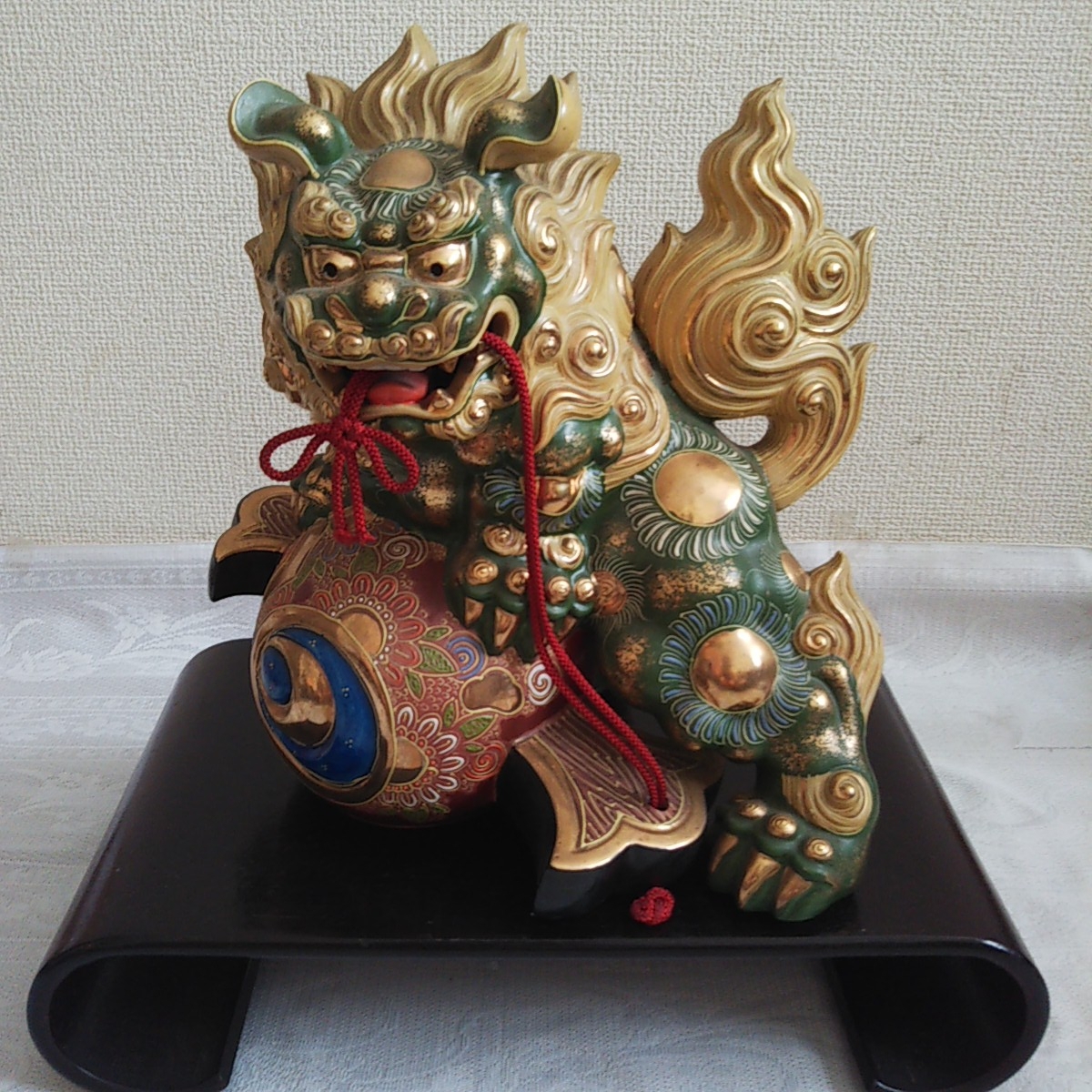 九谷焼 置物 玉乗り獅子 獅子 縁起物 八幡窯 狛犬 厄除け 赤獅子 玄関 
