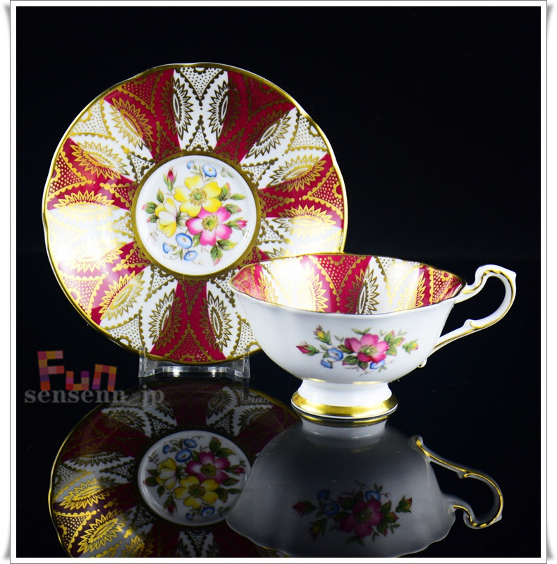  西洋磁器収蔵品 1960-1963年 イギリス Paagon パラゴン 手描き 野生の花 万華鏡図案 コレクション(パラゴン)｜売買されたオークション情報、yahooの商品情報をアーカイブ公開 - オークファン パラゴン