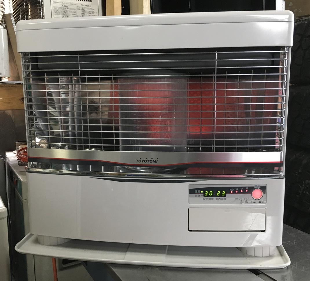 【激安大特価，限定SALE】 トヨトミ 煙突式石油ストーブ HR-650A 2010年製 木造 17畳 コンクリート23畳 北海道 札幌(石油ストーブ)｜売買されたオークション情報、yahooの商品情報をアーカイブ公開 - オークファン 石油ストーブ