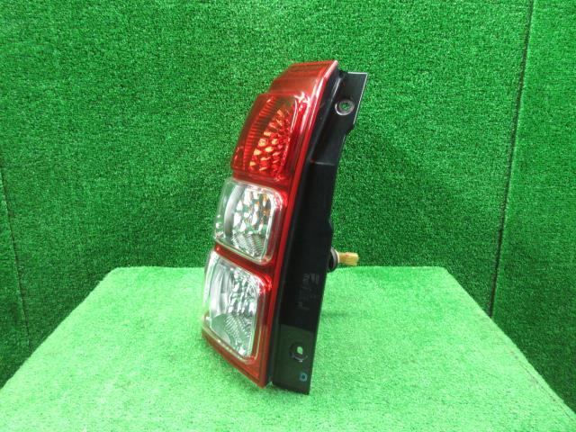エスクード TDA4W 純正右テールランプ 220-59079（KOITO） KOITO 日野