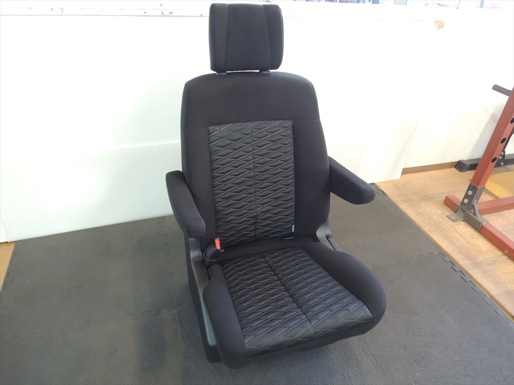 新車外し 3DA-CV1W 三菱 デリカD:5 純正 左 2列目 セカンドシート
