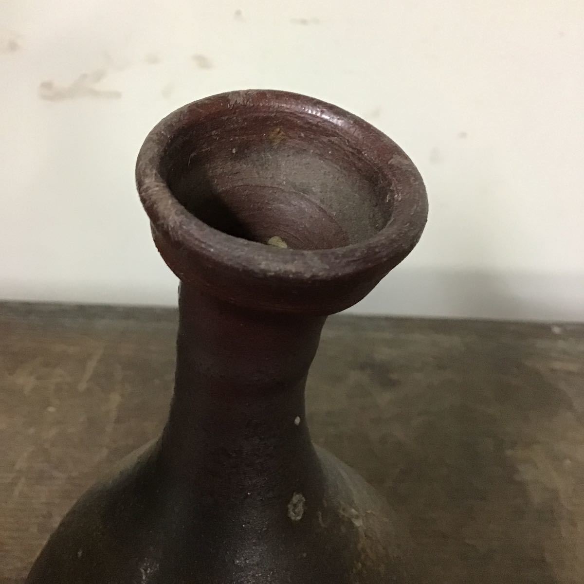 首が少し傾いた徳利 備前焼 作家物 鶴首徳利 一輪挿し 花入れ 花器 無傷