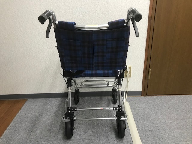 マキテック 介助式車椅子 折り畳み 中古品 中古】マキテック製 折り畳み介助式車椅子 軽量（青色） 【公式通販】