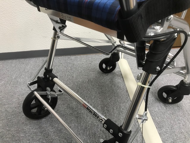 中古】マキテック製 折り畳み介助式車椅子 軽量（青色） 【公式通販】