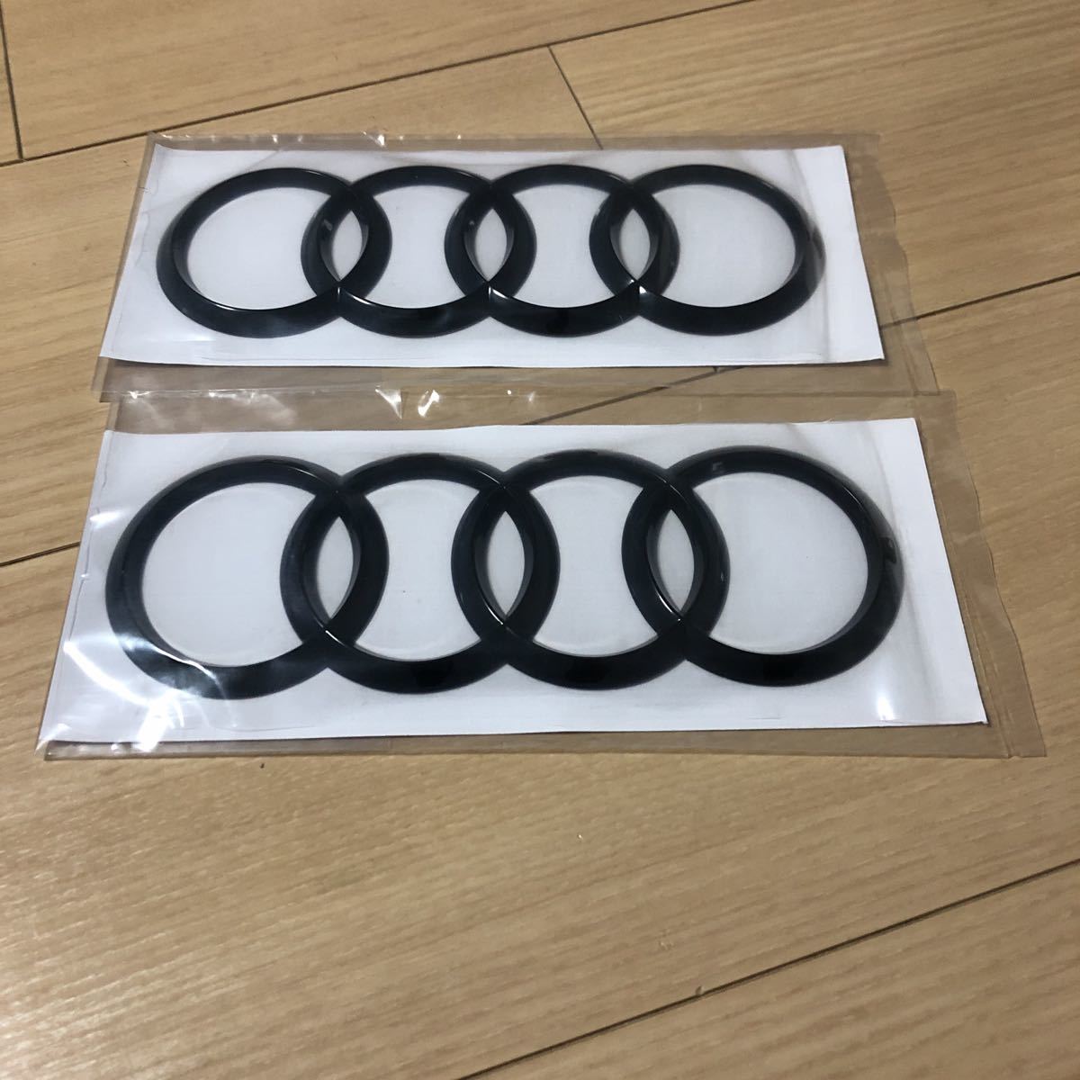 Emblem TT 001アウディTT8Sフロントエンブレムシートレインボーブルー 
