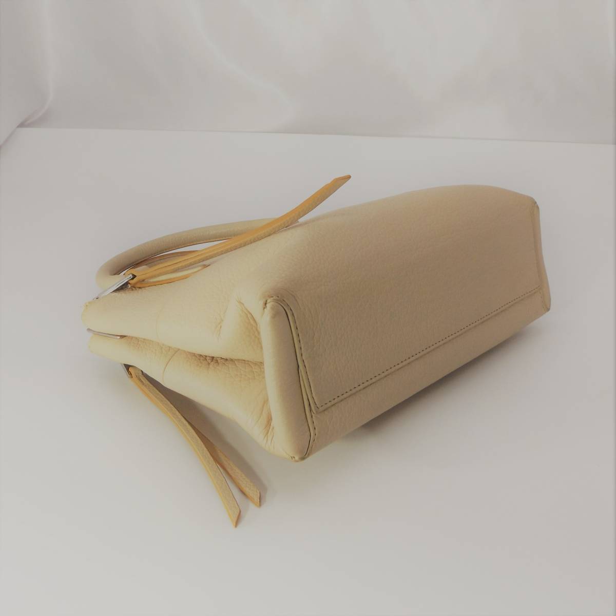 美品 COACH コーチ トリプルファスナー バッグ ハンドバック ライト 