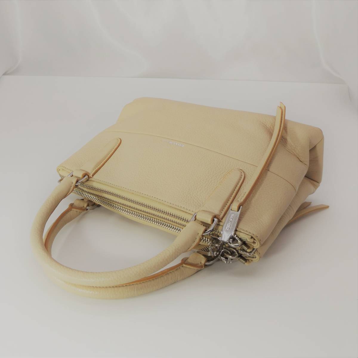 美品 COACH コーチ トリプルファスナー バッグ ハンドバック ライト 