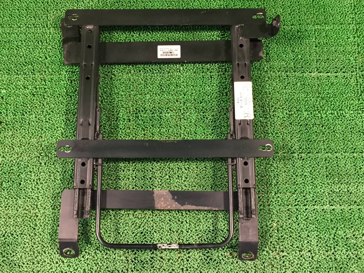 セール，人気 ハイエース 200系 レカロ用シートレール 右 運転席(レール)｜売買されたオークション情報、yahooの商品情報をアーカイブ公開 - オークファン レール