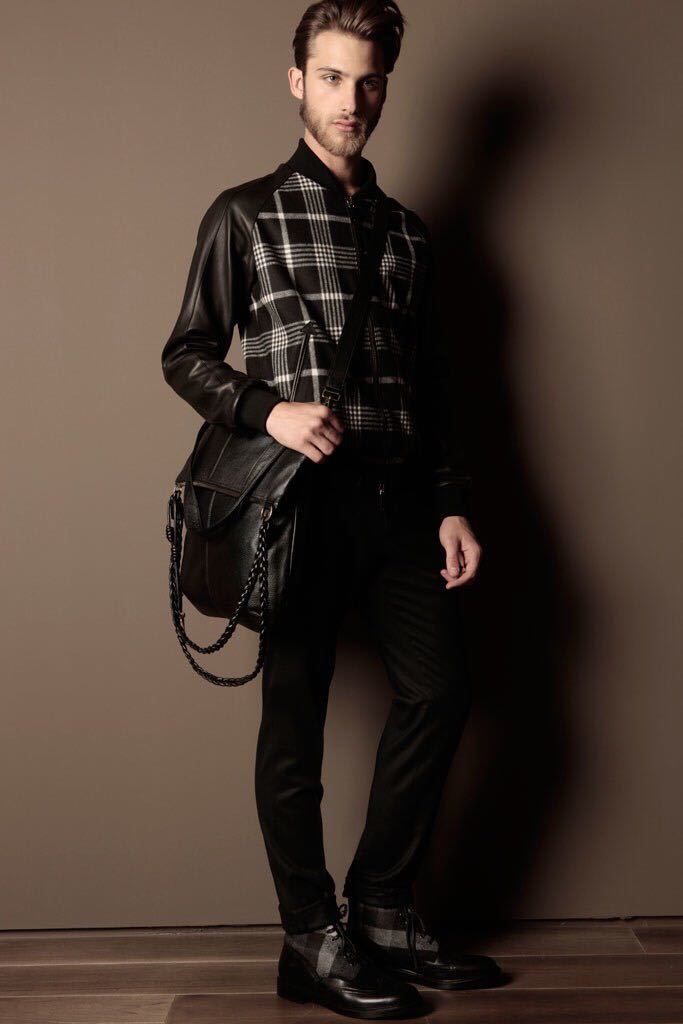 本物保証，送料無料 trussardi 1911 レザーブルゾン 2010秋冬 ジャケット 48(トラサルディ)｜売買されたオークション情報、yahooの商品情報をアーカイブ公開 - オークファン その他