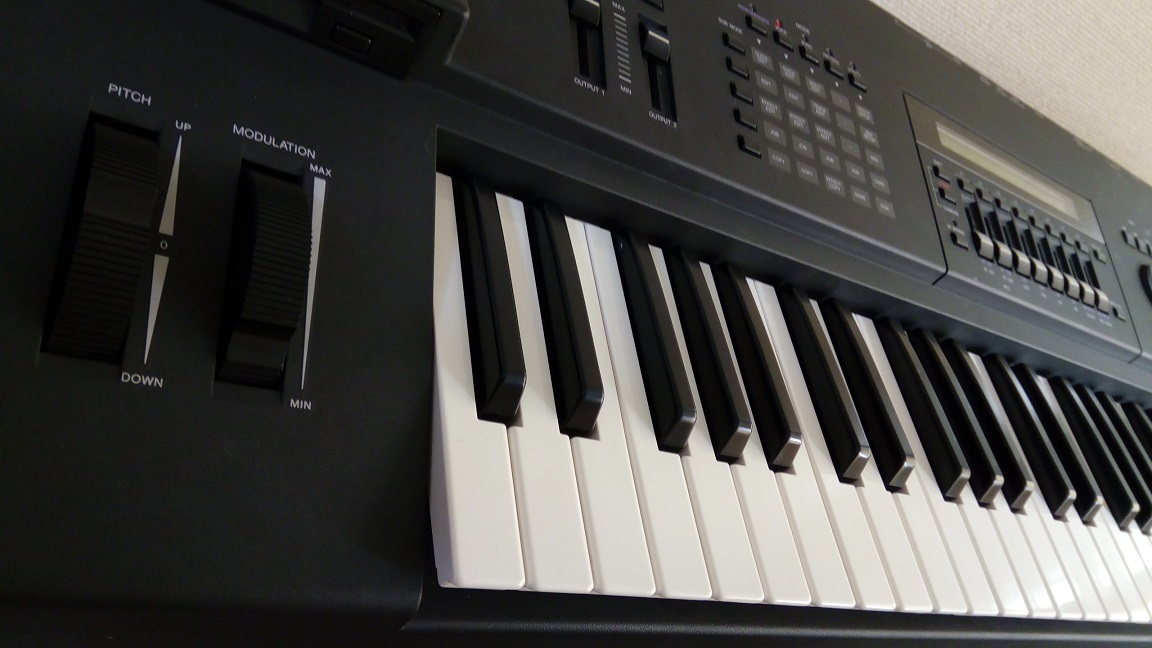 YAMAHA SY85（FDディスク、メモリカード付属） - ヤマハSY85