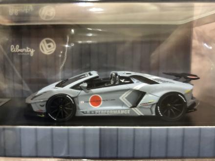 ランボルギーニ アヴェンタドール 1⁄64 LB WORKS LP700 ロードスター