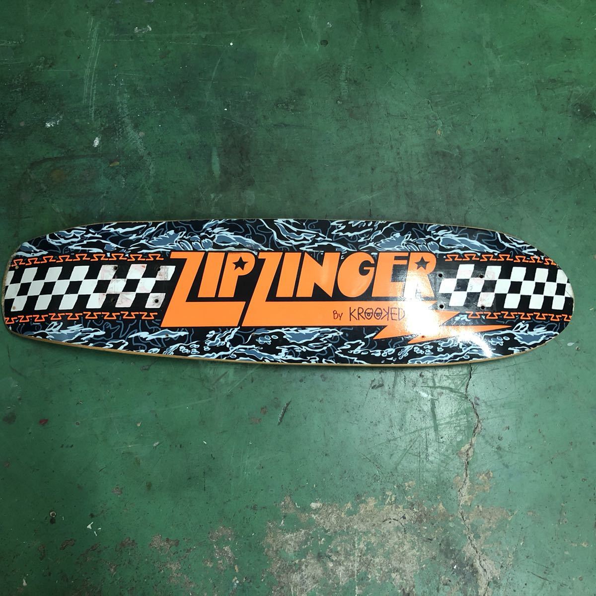  zipzinger ジップジンガー スケートボード デッキ skateboard KROOKED クルーズデッキ(デッキ)｜売買されたオークション情報、yahooの商品情報をアーカイブ公開 - オークファン デッキ