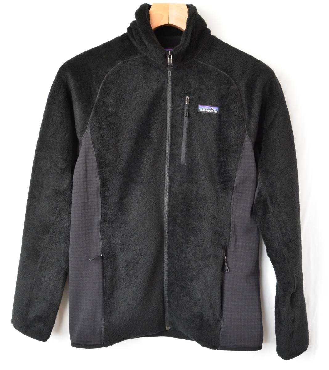 【定番，人気セール】 patagonia パタゴニア FA19 メンズ R2ジャケット BLKブラック Mサイズ ＃25139(Mサイズ)｜売買されたオークション情報、yahooの商品情報をアーカイブ公開 - オークファン 男性用