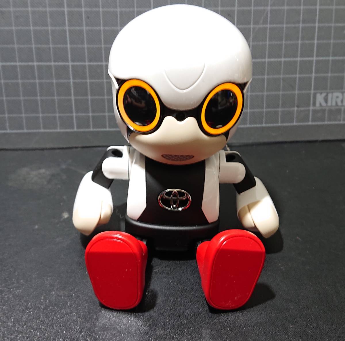 美品】TOYOTA KIROBO mini ロボット キロボミニ　ケース付　レア mini KIROBO | - トヨタ TOYOTA 価格.com トヨタ、5月10日13時に
