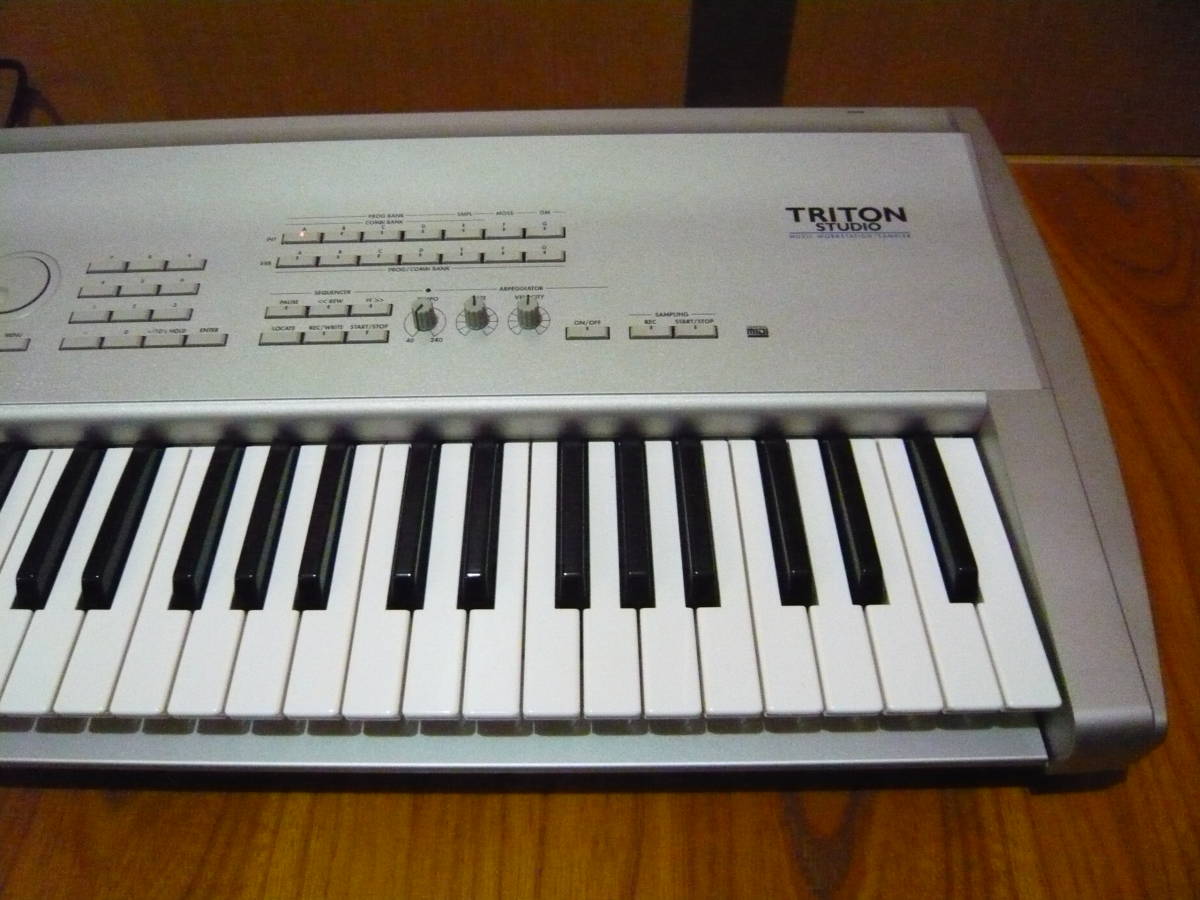 KORG/コルグ TRITON STUDIO 76鍵盤 CDRW-1 SIMM 16MB Ver1.0.2 2003 