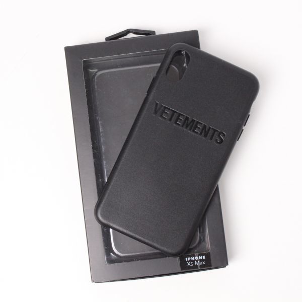【新品☆未使用】VETEMENTS iPhone XS MAXケース 新品 未使用 正規品 VETEMENTS ヴェトモン iPhoneケース スマホケース