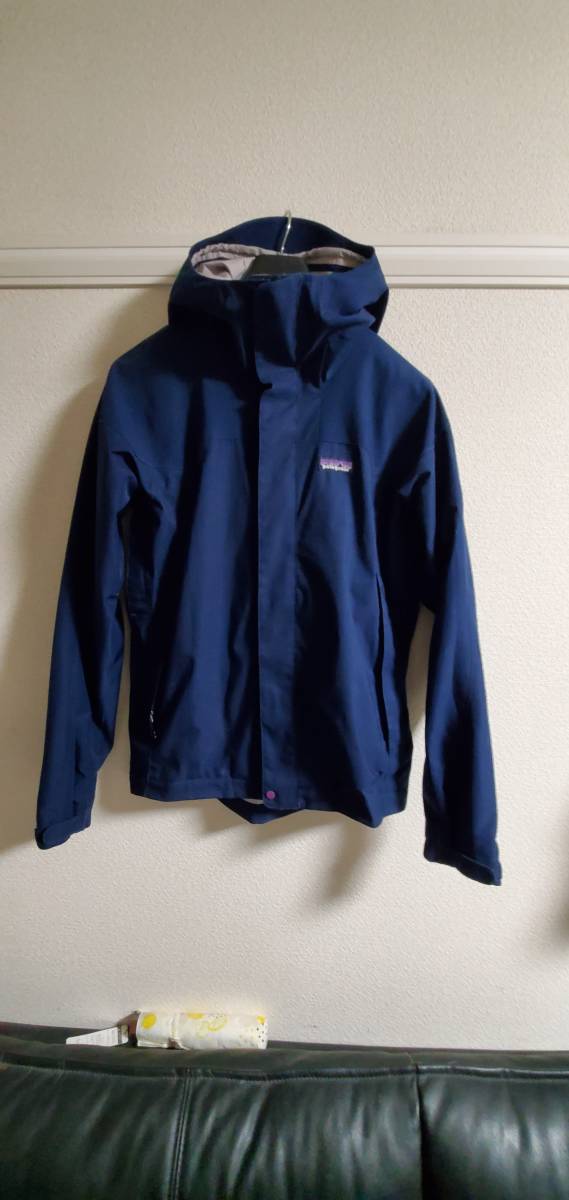 送料無料 正規品 価格40 000円 パタゴニア patagonia マウンテンパーカーS ネイビー(Sサイズ)｜売買されたオークション情報、yahooの商品情報をアーカイブ公開 - オークファン 男性用