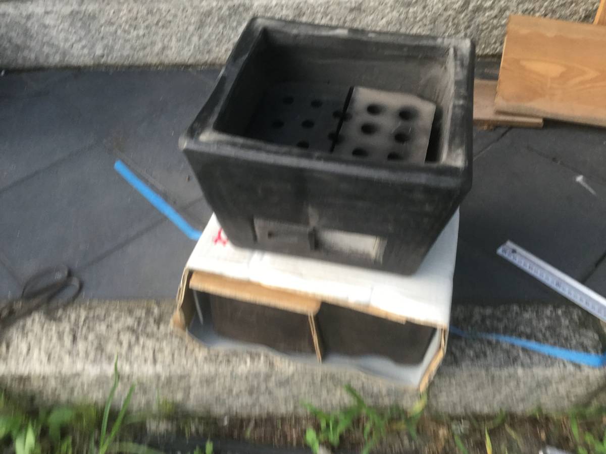  三河黒焼き 角コンロ 焼き台 正方形 七輪 デットストック ジャンク ラスト3個(七輪)｜売買されたオークション情報、yahooの商品情報をアーカイブ公開 - オークファン 七輪