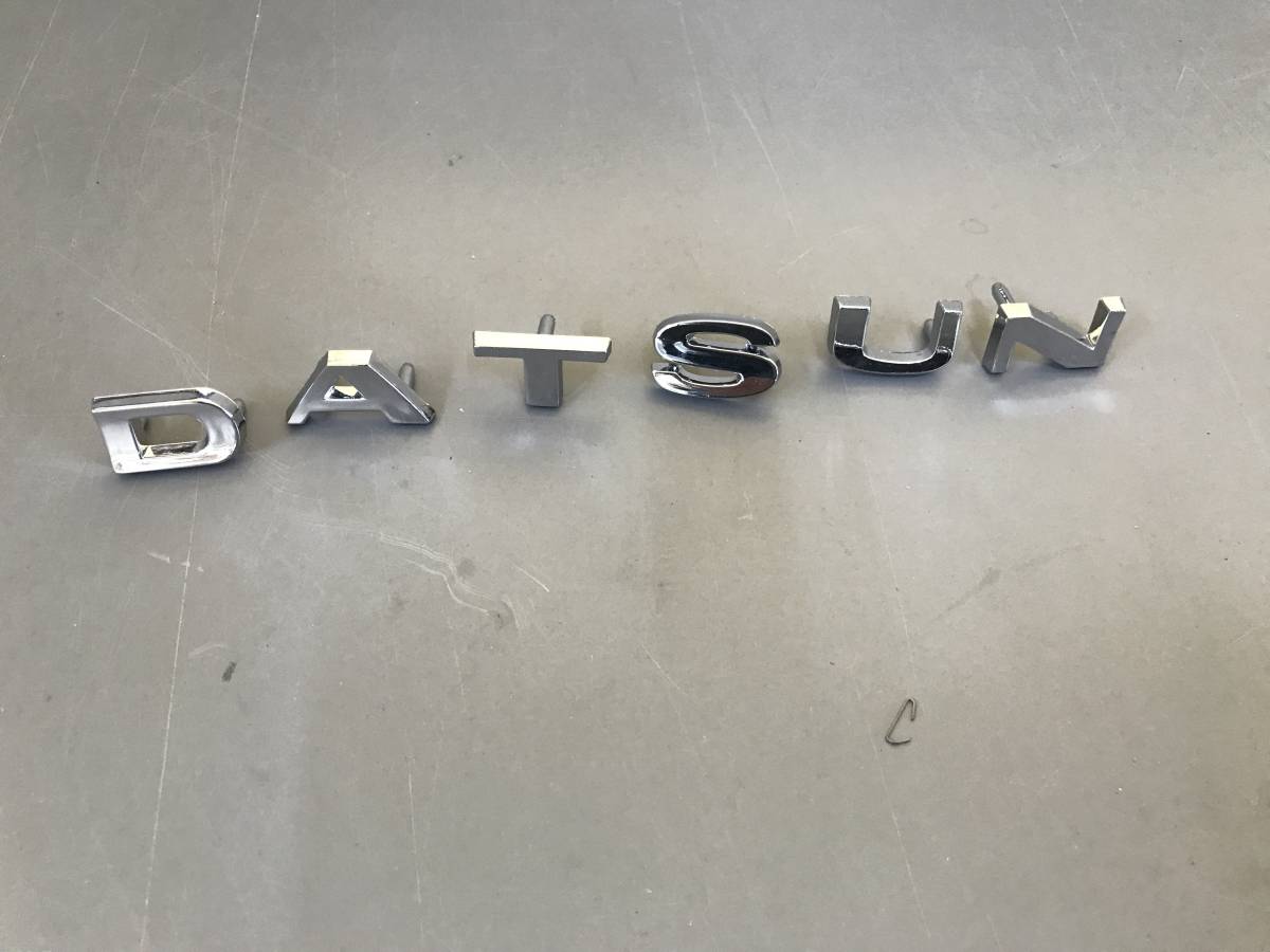 SR311 ダットサン エンブレム SP311 フェアレディ DATSUN フェアレディ 