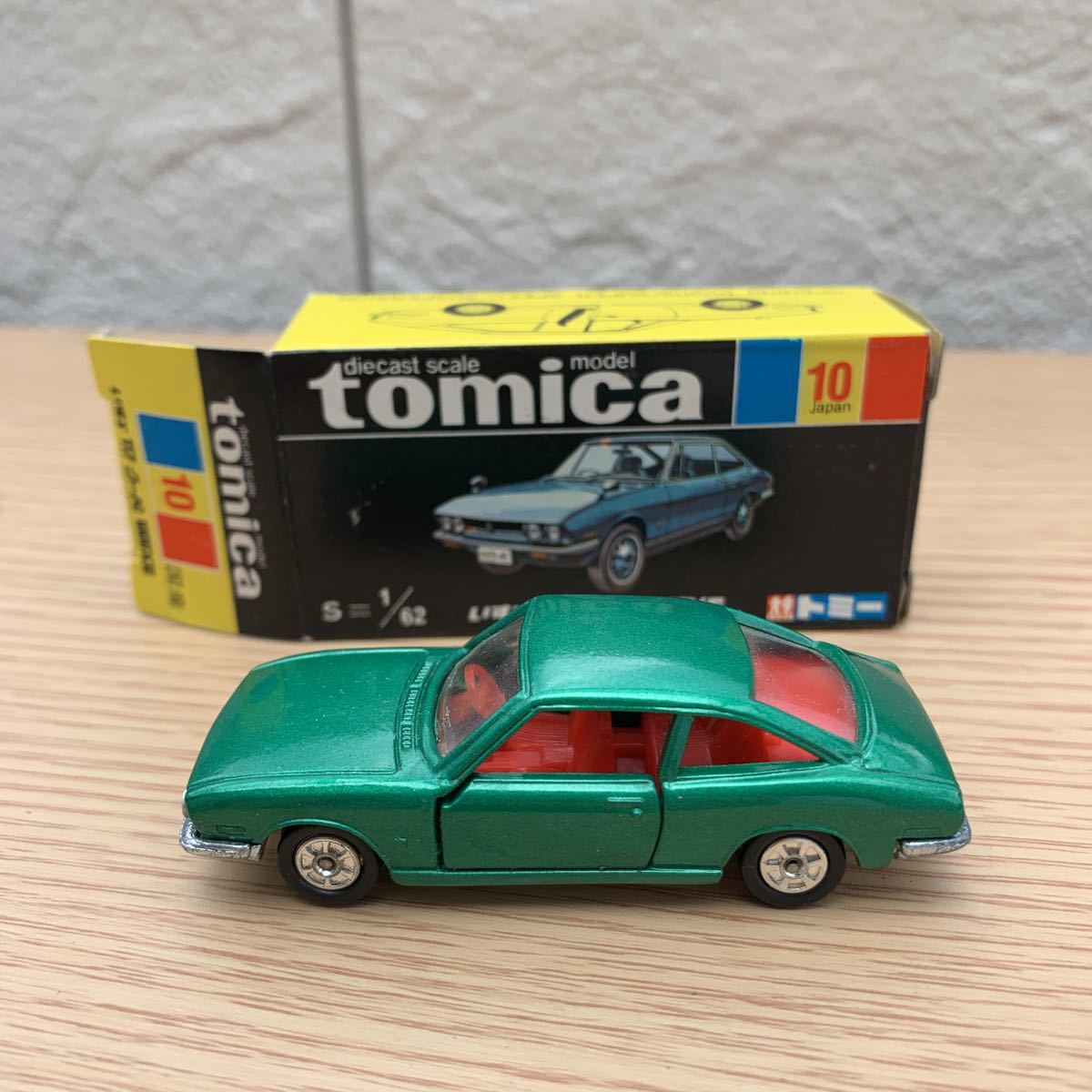 TOMICA 黒箱 いすず 117 クーペ 1800XE .10 【公式通販】 TOMICA 黒箱 いすず 117 クーペ 1800XE .10 【公式通販】