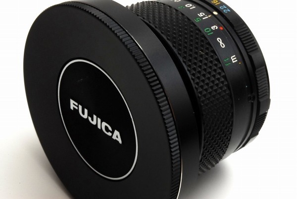 EBC FUJINON SW 28mm 1:3.5 - M42 à vis. - Pare-soleil, étui. Testé