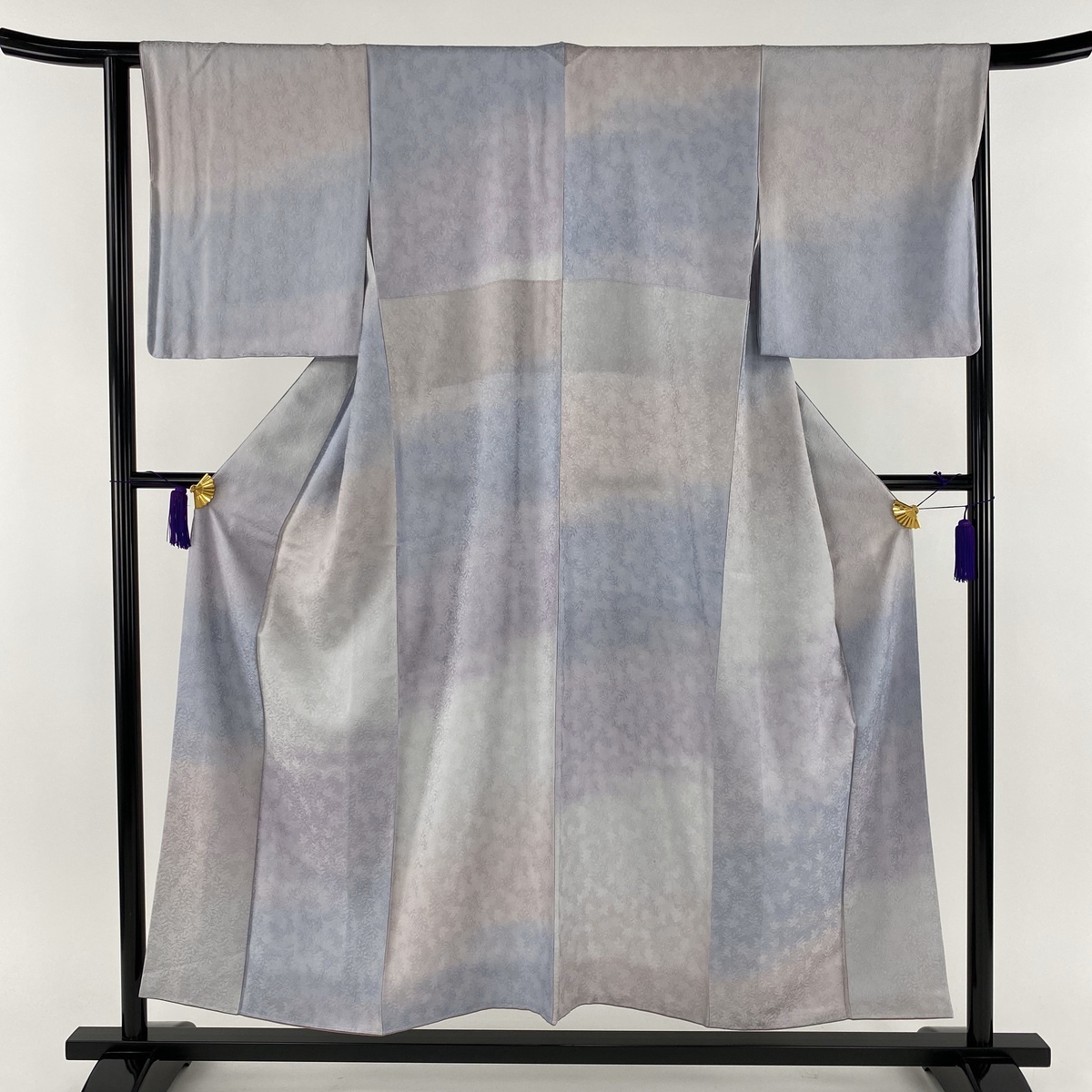  小紋 逸品 山野草染め 地紋 ぼかし 丹後ちりめん 薄紫 袷 身丈153cm 裄丈65.5cm M 正絹(仕立て上がり)｜売買されたオークション情報、yahooの商品情報をアーカイブ公開 - オークファン 仕立て上がり