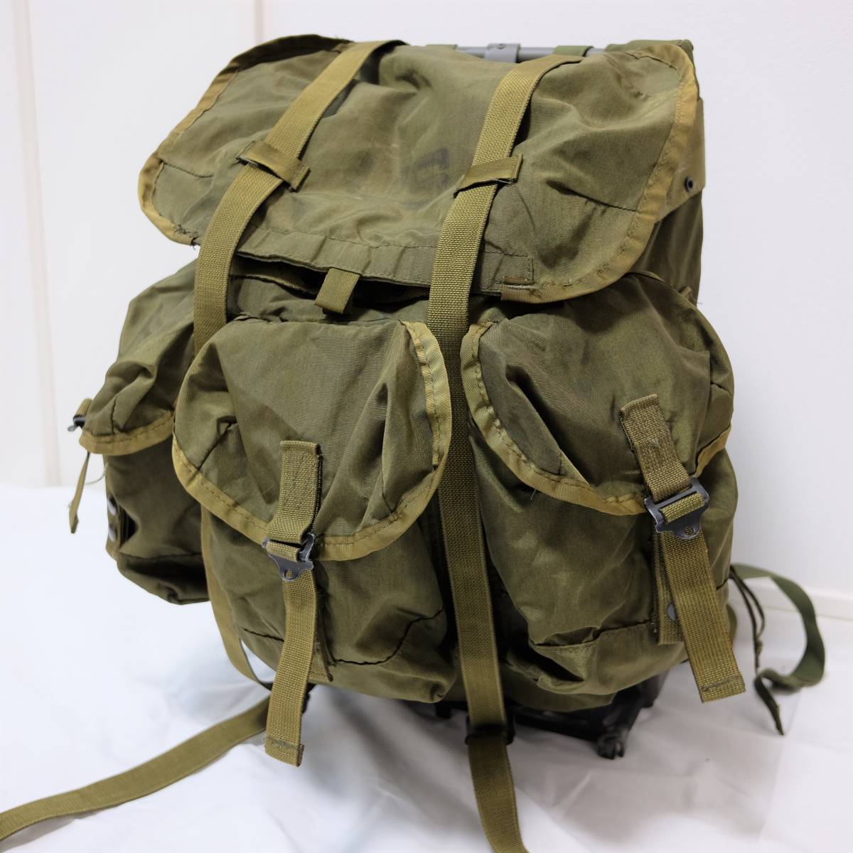 セール，新作登場 状態良好 米軍実物 LC2 ALICE PACK アリスパック フレーム 取扱説明書セット Medium ミディアム OD(その他)｜売買されたオークション情報、yahooの商品情報をアーカイブ公開 - オークファン その他