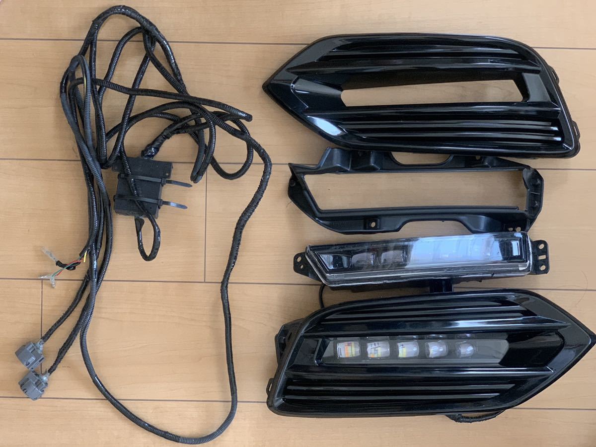  ホンダ ヴェゼル 後期純正互換 5連LEDフォグランプ＆ガーニッシュセット 3色発光(社外品)｜売買されたオークション情報、yahooの商品情報をアーカイブ公開 - オークファン 社外品