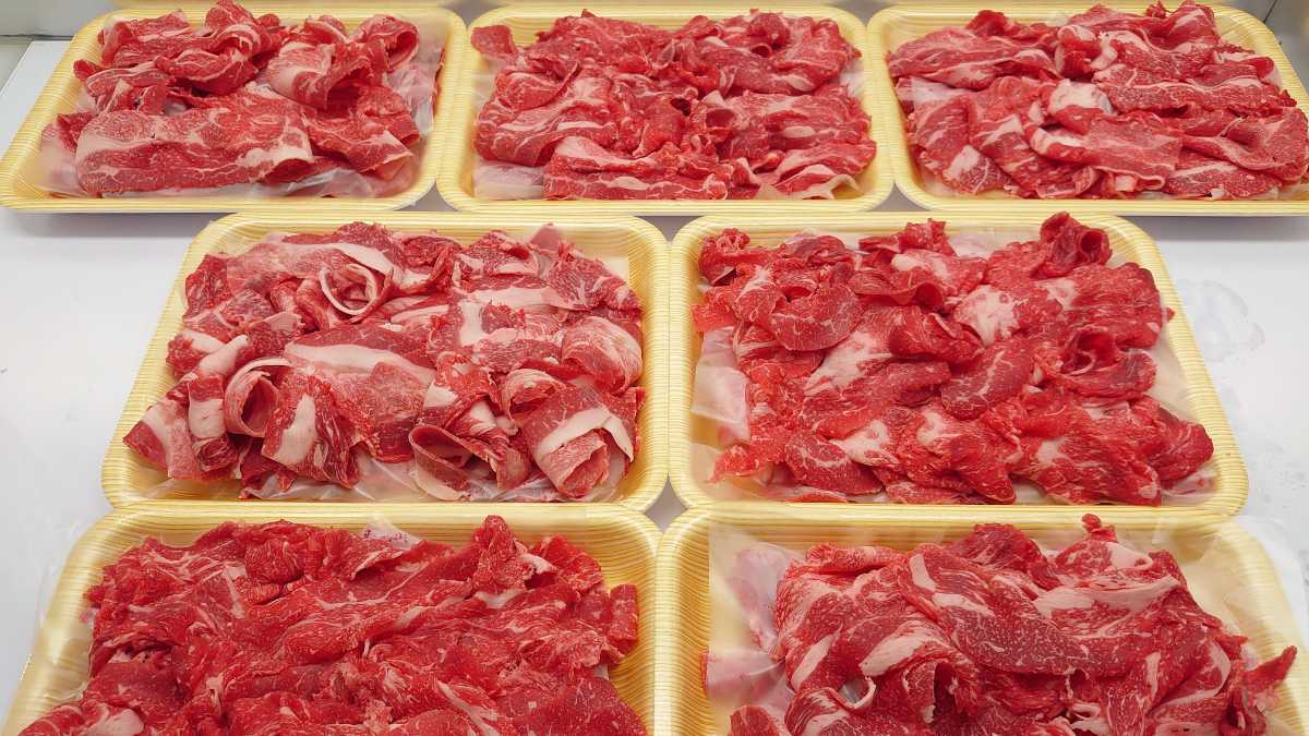 適寝肉@肉29　特選A5　トウガラシ業務用仕様2，13キロ㌘　埼玉県産　冷蔵発送 １，７４ｋｇ 超特とうがらし（スキンンレス） 適 3.8kg(3) 肉オク!群馬A5（BMS11）特選和牛うちもも(赤身) 1.44kg(I)