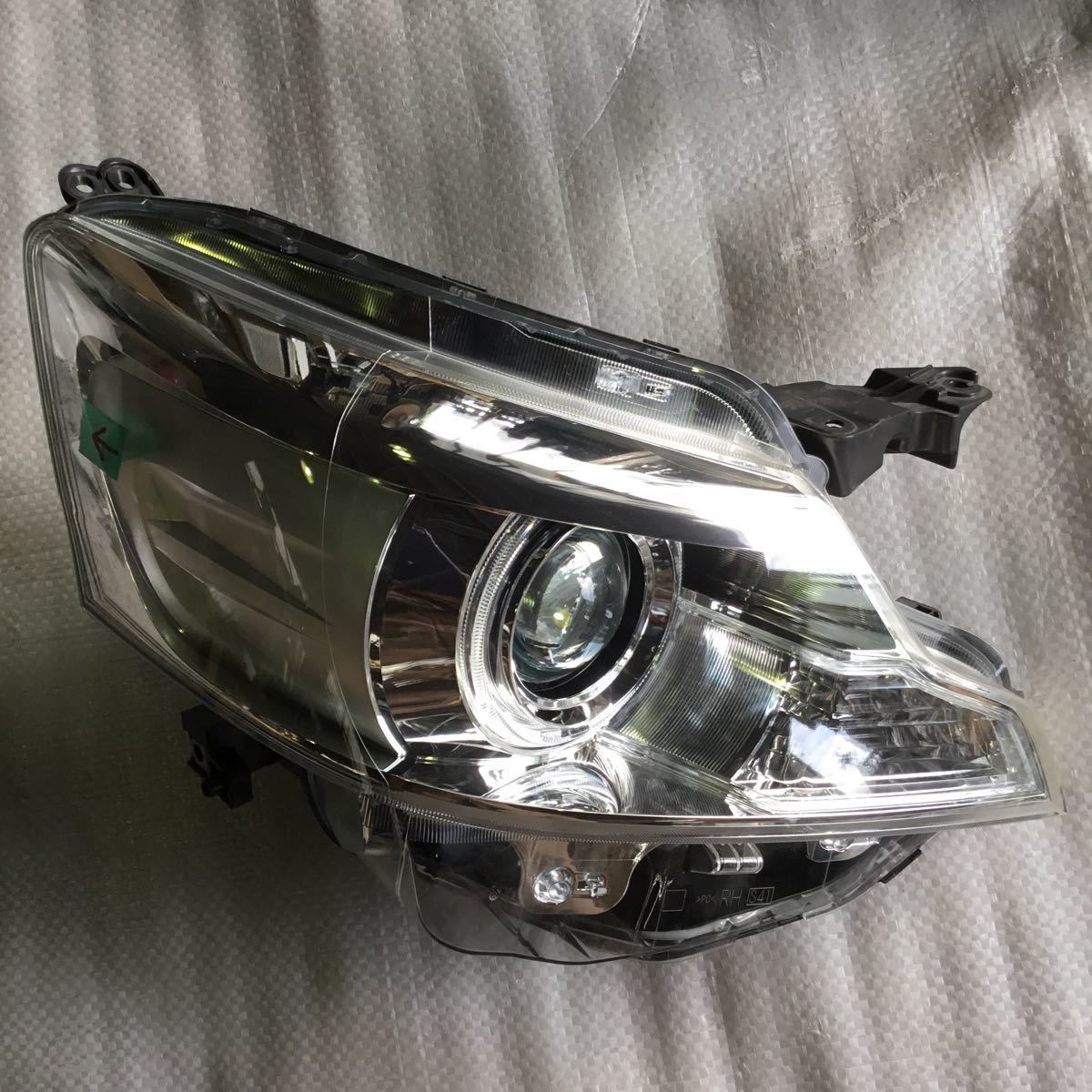 スズキ MK42S スペーシアカスタム 右ヘッドライト ディスチャージ 