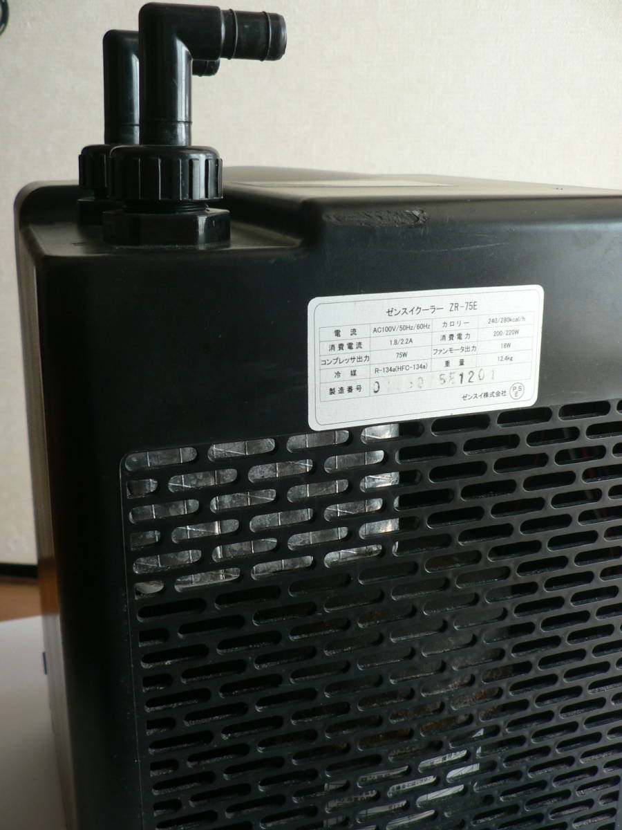 ゼンスイクーラー ZR-75E 中古品 ,昨年秋まで90㎝水槽で使用していまし ゼンスイクーラー ZR-75E 中古品 ,昨年秋まで90㎝水槽で使用していまし