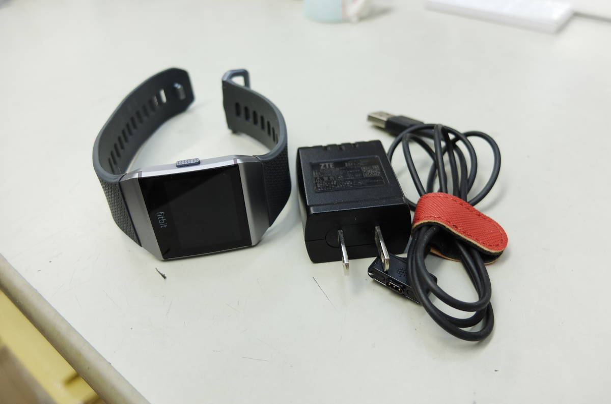 格安，品質保証 Charcoal/smoke gray Fitbit Ionic Smartwatch FB503GYBK フィットビット(その他)｜売買されたオークション情報、yahooの商品情報をアーカイブ公開 - オークファン その他