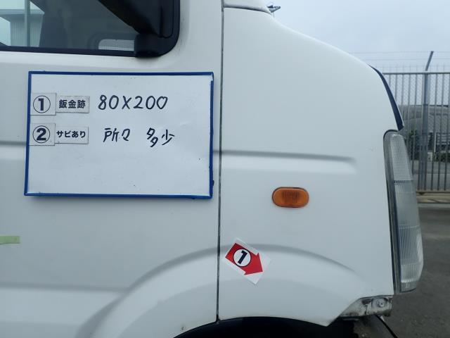 車 キャリイトラック DA16T 右フェンダー 純正品 カラーNo.26U （白）
