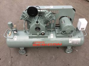 200V コンプレッサーのYahoo!オークション(旧ヤフオク!)の相場・価格を 