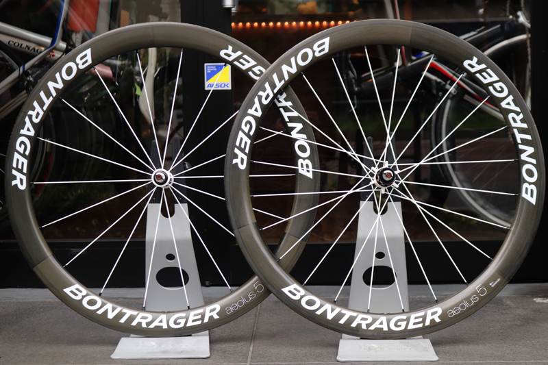  ボントレガー BONTRAGER アイオロス5 aeolus5 カーボンチューブラー ホイールセット シマノ11s ワイドリム26mm 愛車が締まる 白の風神(27インチ、700C)｜売買されたオークション情報、yahooの商品情報 ホイール（完組、手組）