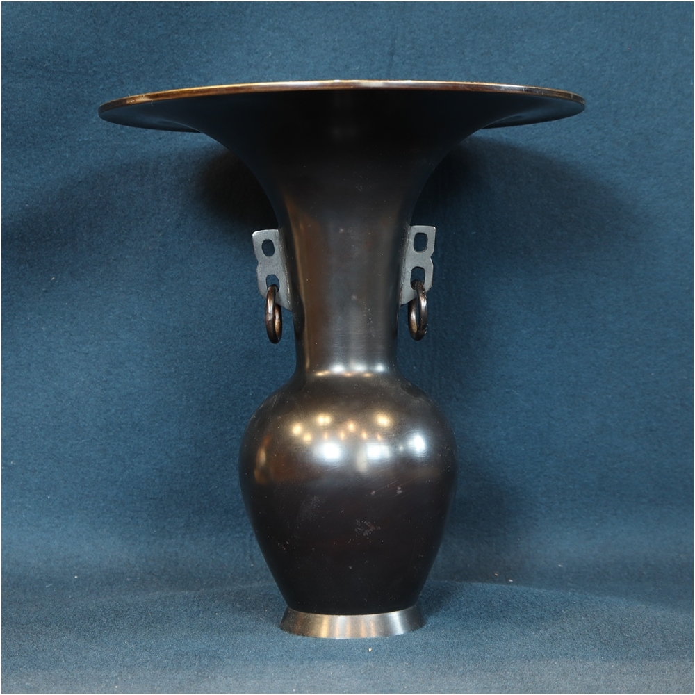 BY789 高22.6cm 桂月作鋳銅彫金花鳥彫文花瓶・鋳銅象嵌花入 花入 鋳銅