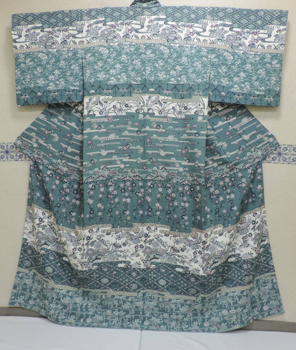 数量限定，正規品 着物月花 おぼろ染 相良刺繍 可憐な花尽くしの訪問着