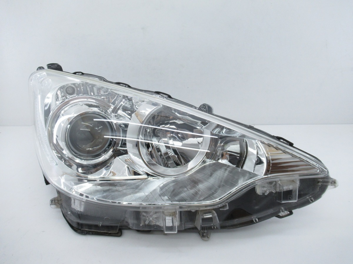アクア NHP10 前期 右 純正テールライト STANLEY52-252 右フェンダー 
