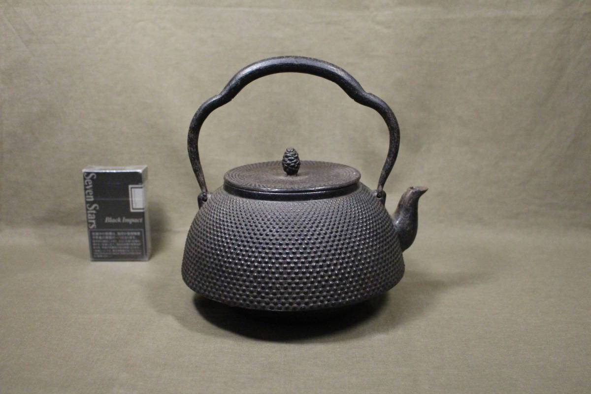 【人気，低価】 凛 南部盛岡 虎山工房 利祥造 霰地文 鉄瓶 胴銘有(鉄瓶)｜売買されたオークション情報、yahooの商品情報をアーカイブ公開 - オークファン 鉄瓶