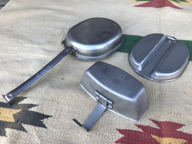 米軍メスキット&フォーク ハテナ堂|ミリタリー用品やアウトドア用品 フランス軍 フルセット クッカー<BR>マグ付き WEAR-EVER×BSA<BR>メスキット 1915年 飯盒 米軍 US 実物 - メスキット USED ハテナ堂|ミリタリー用品 ミリタリー