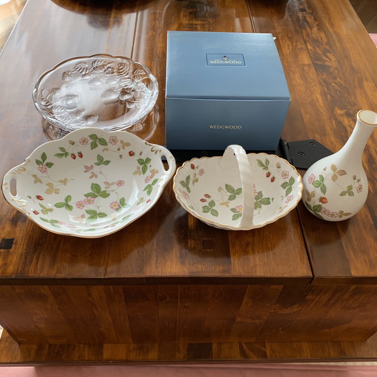ワイルド ストロベリー ウェッジウッド 27cm|WEDGWOOD公式オンライン 