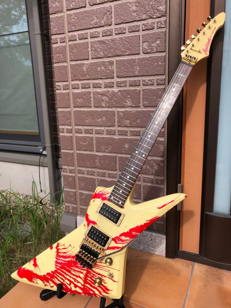 Aria Pro II ZZ Custom 1985 White with Red Blood Splatter