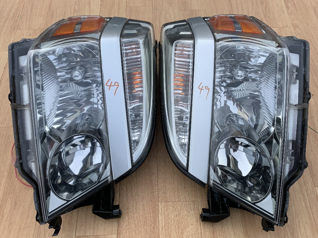 49 状態良 AZR60G AZR65G ヴォクシー　後期 ヘッドライト左右　KOITO 28-182 ヘッドランプ 左右