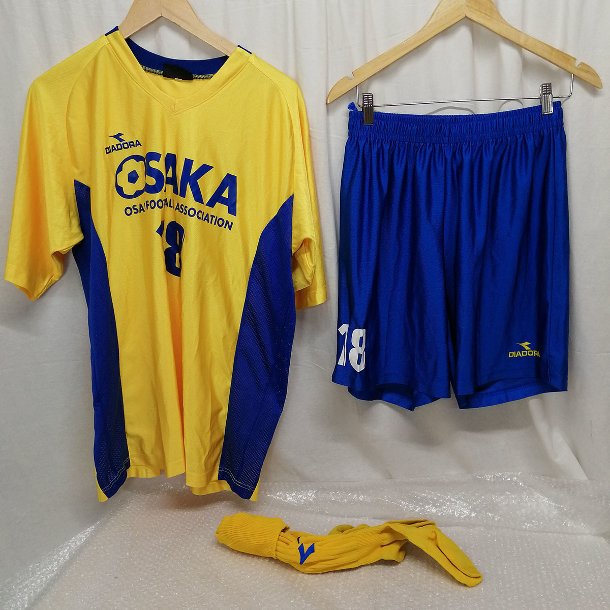 新作，新品 812K/ディアドラ/DIADORA ユニフォーム 上下 ソックス #18 サイズO サッカーウェア 大阪府サッカー協会 支給品(実使用、サイン入りウエア)｜売買されたオークション情報、yahooの商品情報をアー 実使用、サイン入りウエア