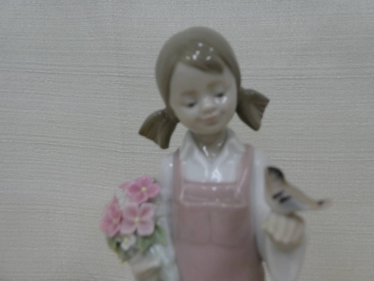 リヤドロ Lladro 小鳥と話す少女 置物 鳥 花 陶器 激安1円スタート リヤドロ 売買されたオークション情報 Yahooの商品情報をアーカイブ公開 オークファン Aucfan Com