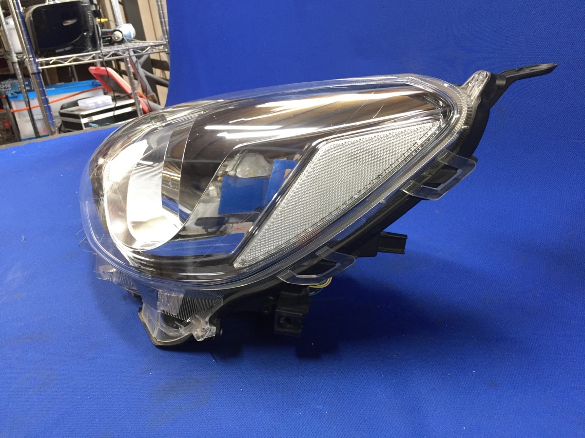 NHP10 アクア LED 中期 54-60☆中期 トヨタ KOITO -52-293(ヘッド