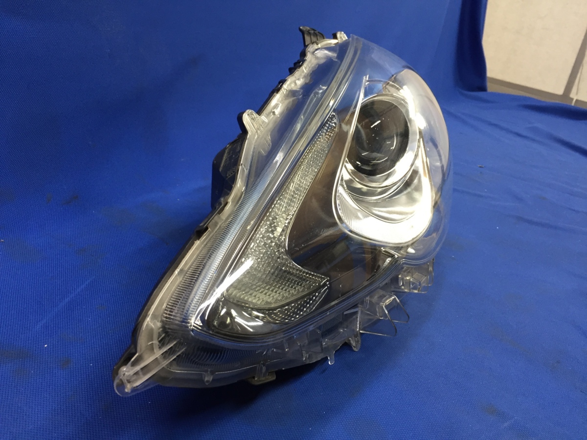 NHP10 アクア LED 中期 54-60☆中期 トヨタ KOITO -52-293(ヘッド