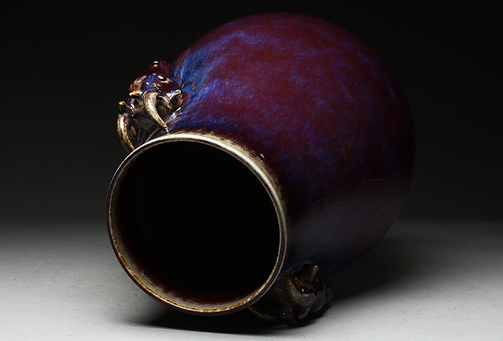 清代 窯変紅釉双龍耳壷（1616–1911 CE） 入蘆花（ロカニイル） 侍李朝