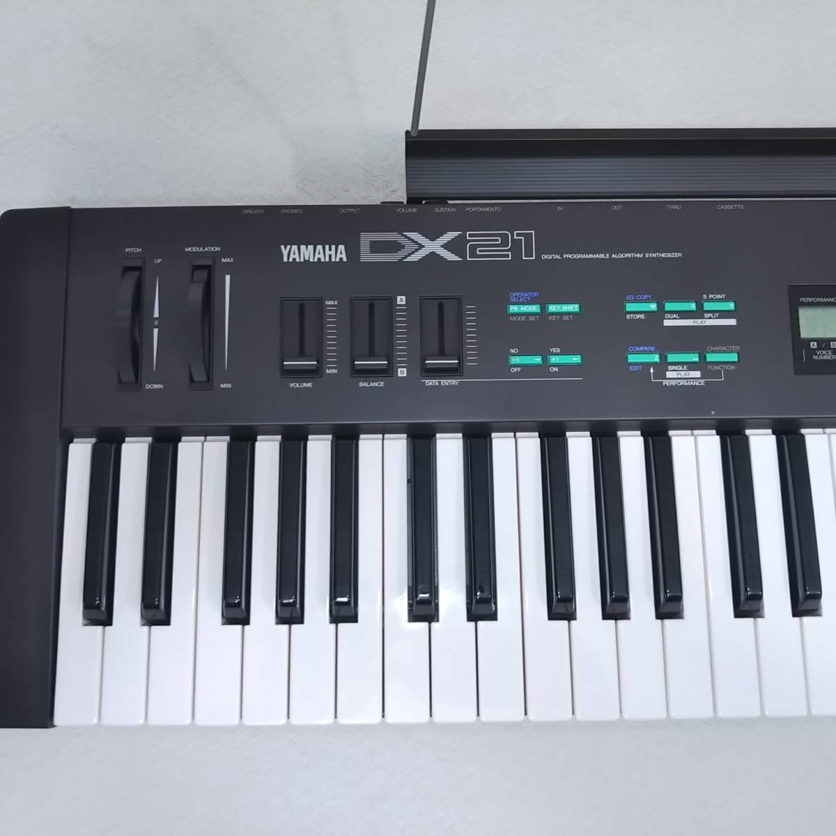 YAMAHA DX7IID シンセサイザー ハードケース解説書、取説、譜面たて付